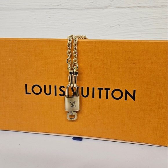 Louis Vuitton 300 Series Padlock and Key Necklace on Pochette Chain in Gold #317 - Picture 1 of 9